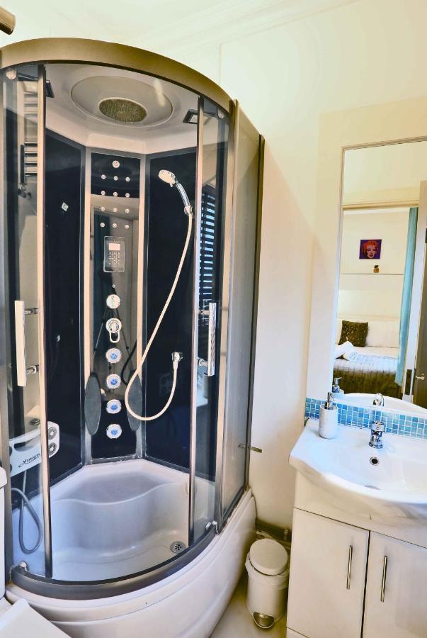 Piccadilly Circus Suites Лондон Екстериор снимка